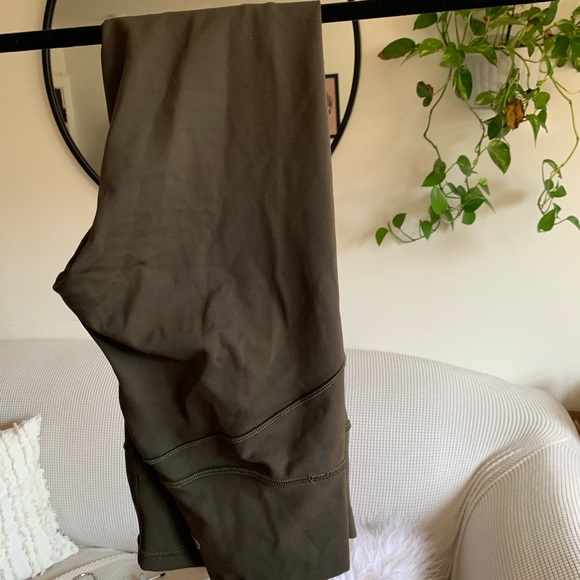 Lululemon In Movement Tight 25” - Picture 11 of 11